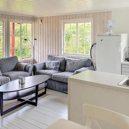 Feriehus 1 Bedroom Awesome In Vik I Sogn